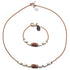 Zoetwater parel set bestaande uit een parelketting en parel armband met witte parels en licht bruin leer | set Ibiza Red