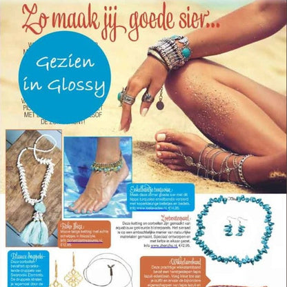 Zoetwater parel set bestaande uit parelketting en parel oorbellen met aqua blauwe parels en sterling zilver (925) gezien in tijdschrift Glossy | set Pearl Blister Aqua Blue (KO)