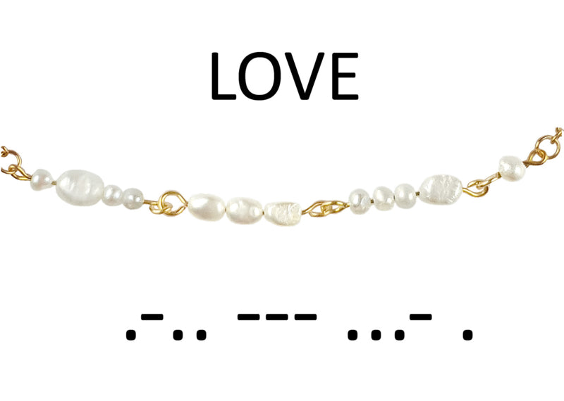 Cadeau set zoetwater parelketting Morse Code Love Pearl Gold