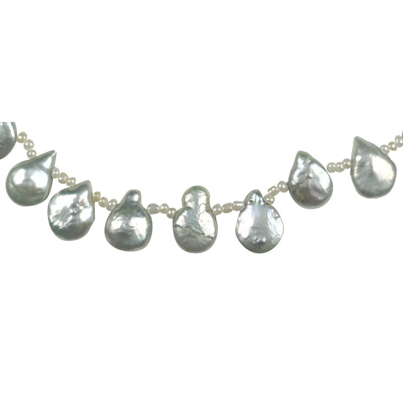 Detail van zoetwater parelketting met grijze parels | Little Grey Coin
