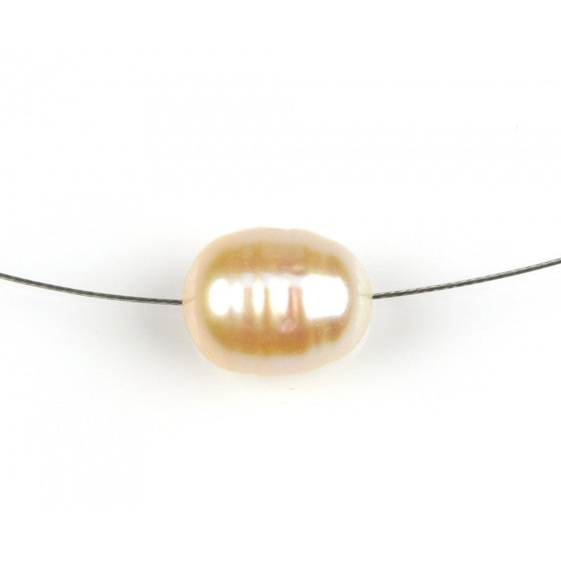 Detail van zoetwater parelketting met zalm kleurige parel en sterling zilver (925) | Single Pearl Wire P