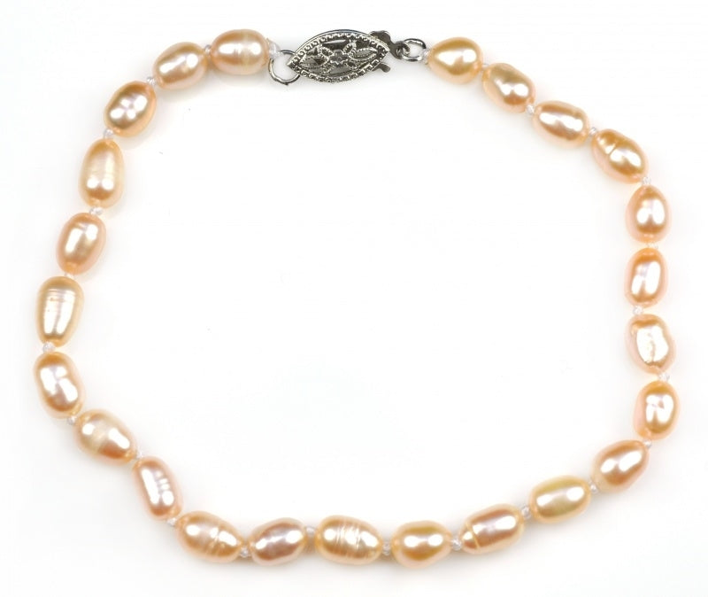 Handgeknoopt zoetwater parel armband met zalm kleurige parels | Zini