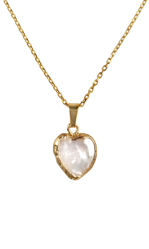Detail van zoetwater parelketting met witte parel hanger in hart vorm en goud edelstaal | Golden Heart White Pearl