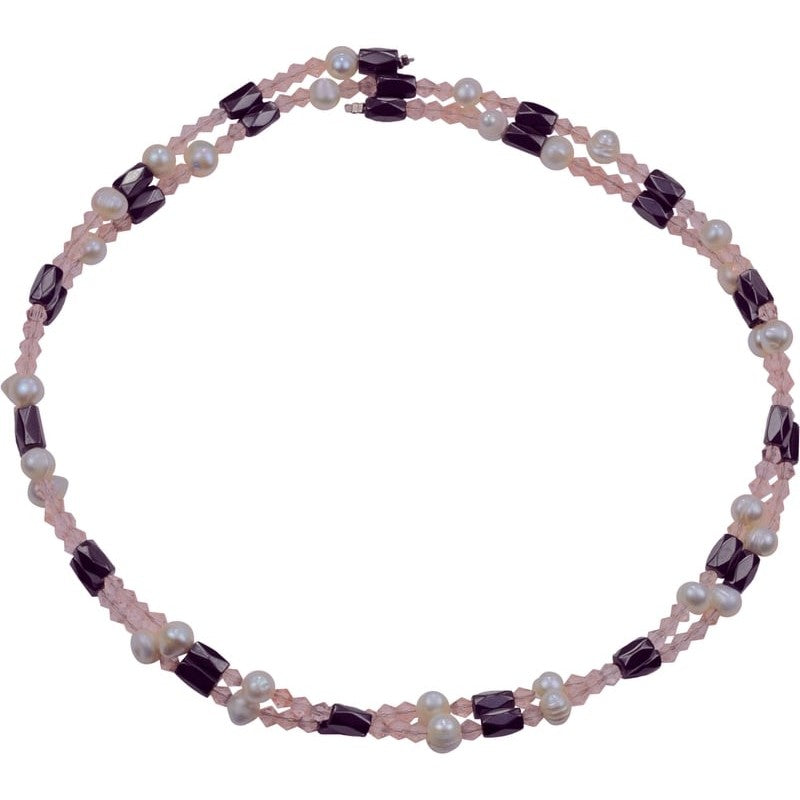 Wit zoetwater parel wikkelketting met edelsteen magnetiet en roze kristal liggend| Pearl Pink Crystal Magnetite Wrap