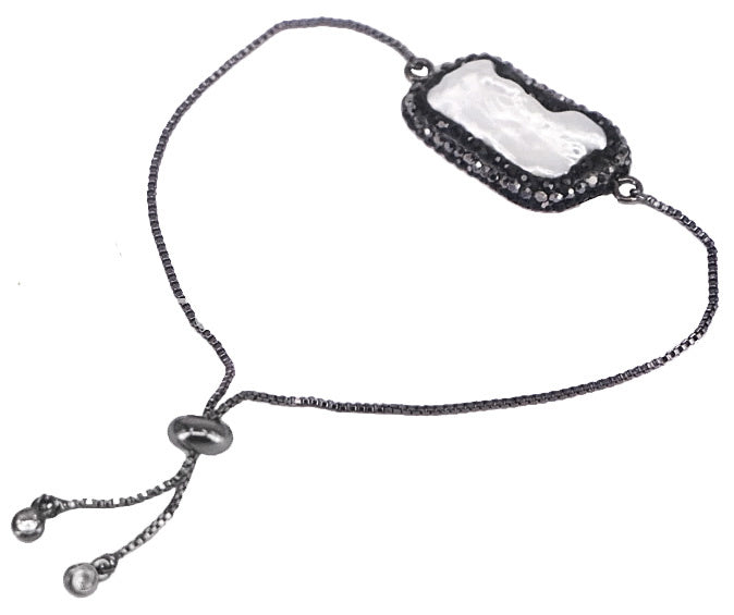 Wit zoetwater parel armband met stras steentjes en schuifsluiting | Black Bright Biwa Pearl