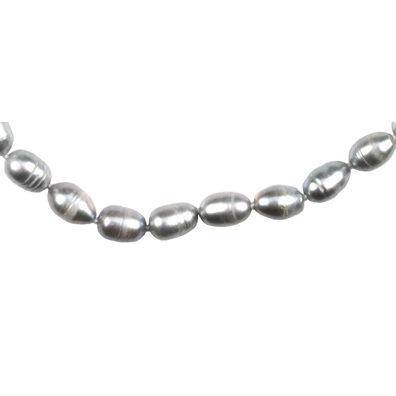 Detail van grijze zoetwater parelketting | Big Grey