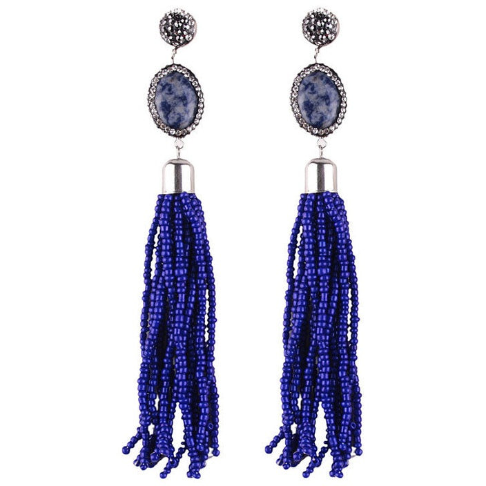 Lange blauwe edelstenen oorbellen met jaspis, stras steentjes en blauw kwastje van kraaltjes | Bright Blue Spot Tassel