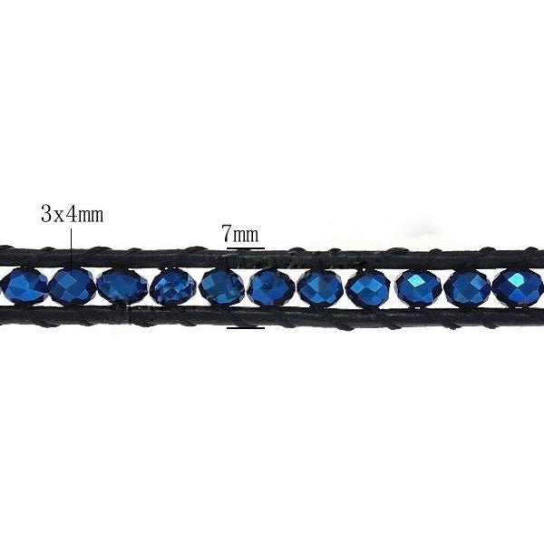 Detail van kristallen armband met blauw kristal en zwart leer met maatindicatie | Wrap Blue Crystal