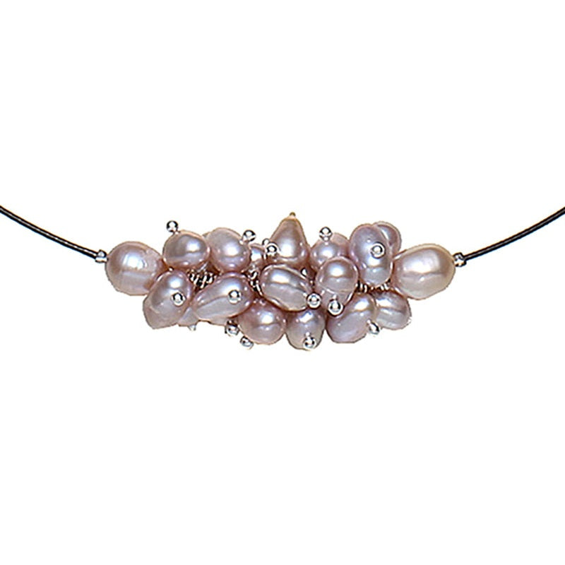 Detail van korte zoetwater parelketting met roze parels en magneetslotje | Pink Oval Ball