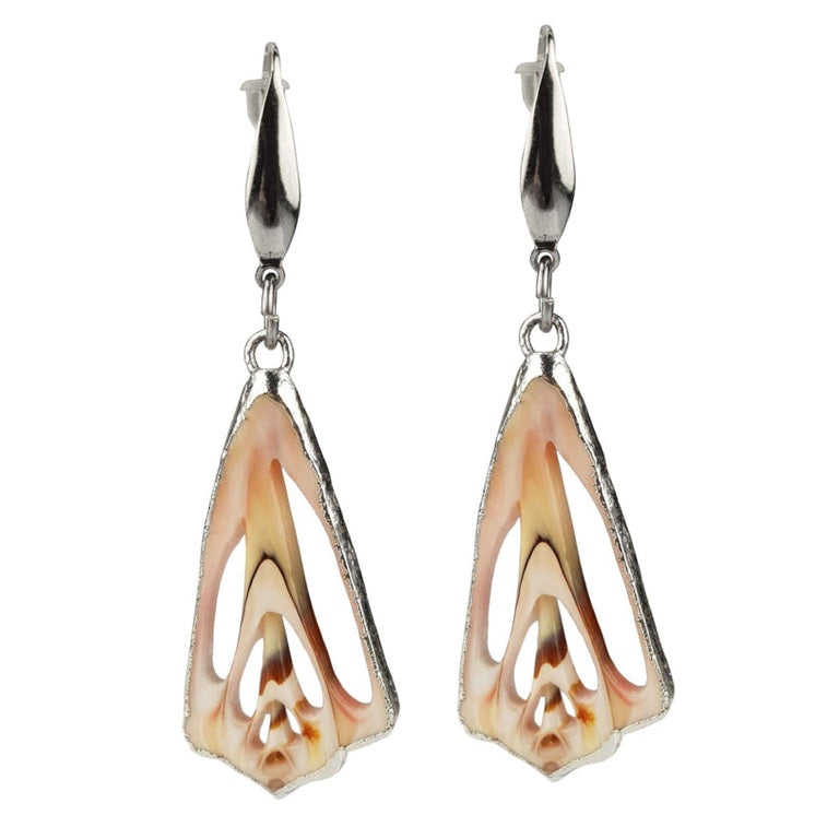 Schelpen oorbellen met zalm roze schelp en zilver edelstaal | Lahuanus Shell Silver
