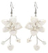 Lange zoetwater parel oorbellen met witte parels in bloem motief en sterling zilver (925) | Long White Flower Pearl