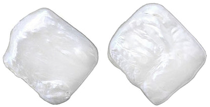 Zoetwater parel oorknoppen met witte vierkante parels en sterling zilver (925), schuin | Pearl Square