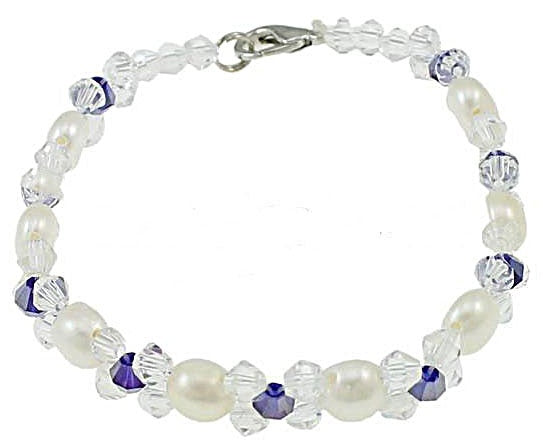 Wit zoetwater parel armband met blauwe facet geslepen kristallen, bovenaanzicht | Button Pearl Blue Chrystal