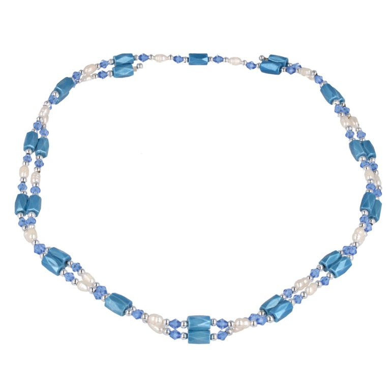Lange zoetwater parelketting met witte parels en blauwe edelsteen magnetiet rond gelegd | Wrap Magenetite Blue Pearl