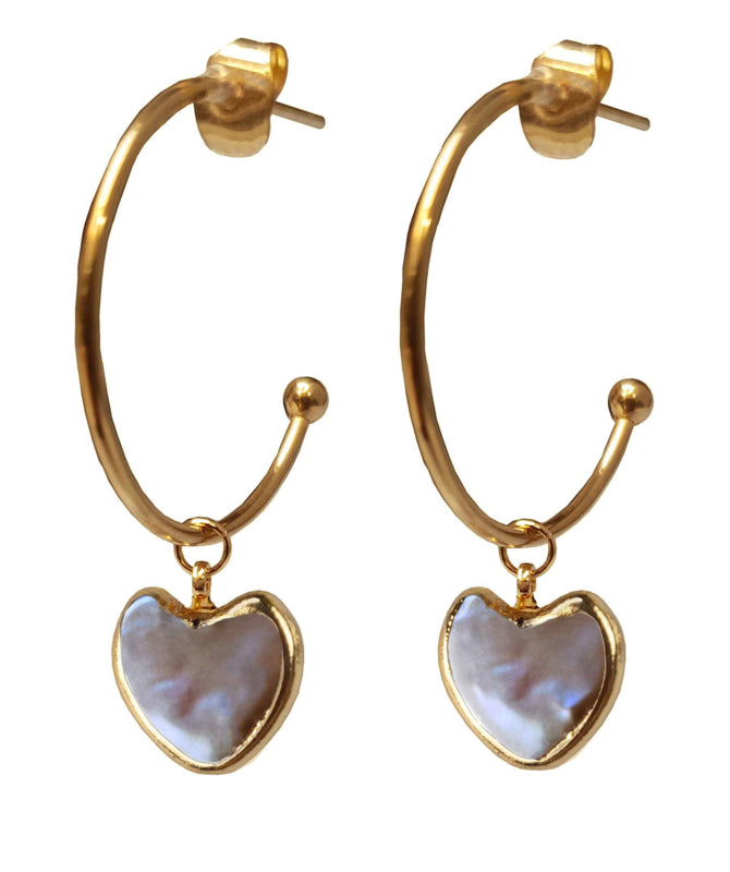 Zoetwater parel oorringen met bruin parel hart en goud edelstaal, vooraanzicht | Golden Hope 25 mm Heart Brown Pearl