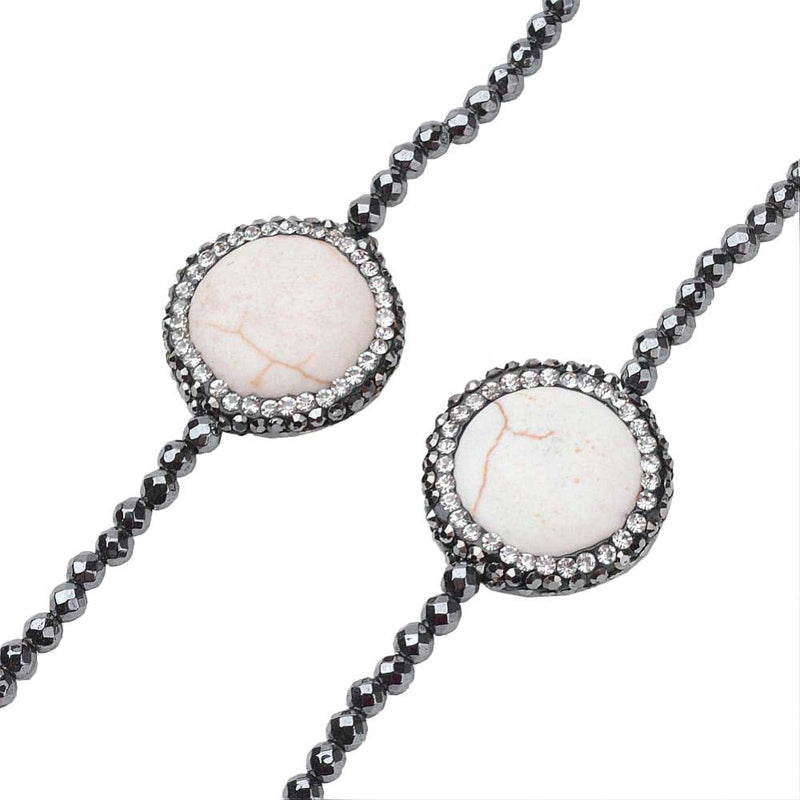 Detail van lange edelstenen ketting met hematiet en stras steentjes | Bright Hematite White Turquoise