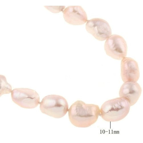 Detail van zoetwater parelketting met zalm kleurige parels met maat indicatie | Zola Two