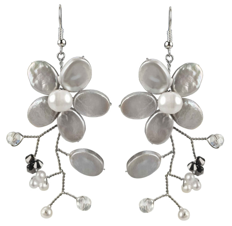 Lange zoetwater parel oorbellen met grijze en witte parels in bloem vorm en sterling zilveren (925) oorbel haakjes | Long Grey Flower Pearl