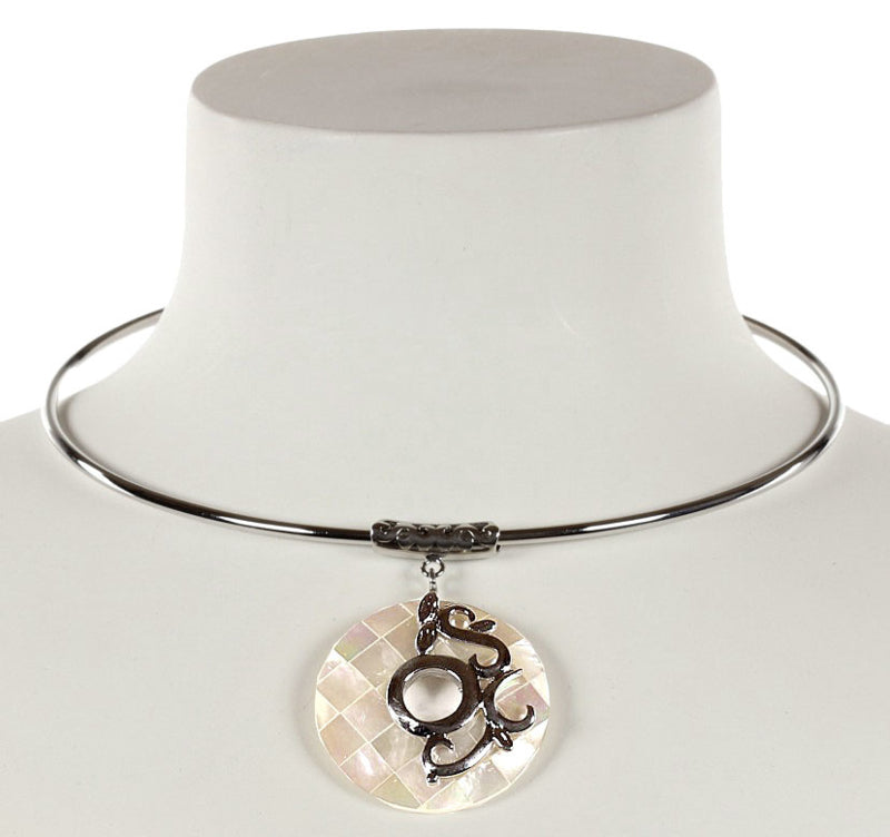 Crème witte parelmoeren ketting op buste | White Shell Mosaic