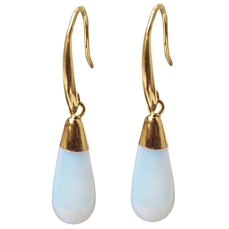 Licht blauwe edelsten oorbellen met opaal | Long Gold Dip Sea Opal