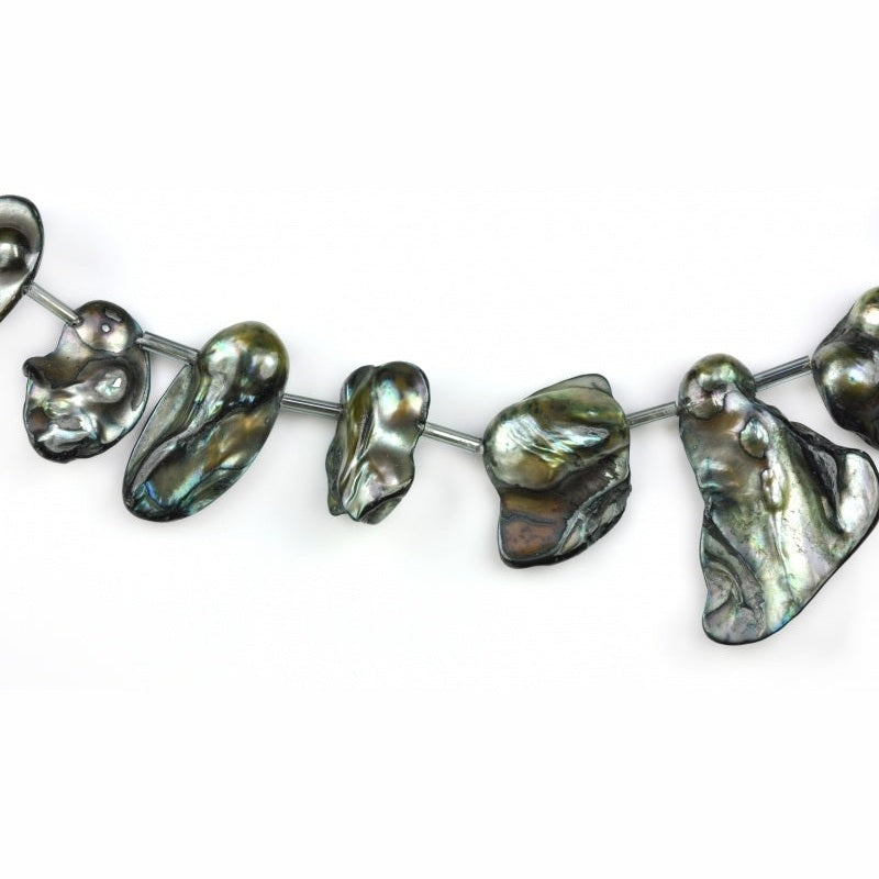 Detail van zoetwater parelketting met grote grijze parels | Pearl Blister Grey