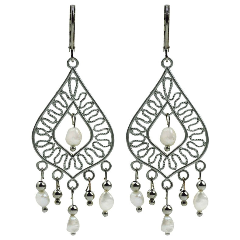 Lange witte zoetwater parel oorbellen met edelstaal | Aisha