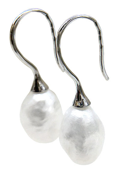 Zoetwater parel oorbellen met witte barok parels en sterling zilver (925) | Mayla White