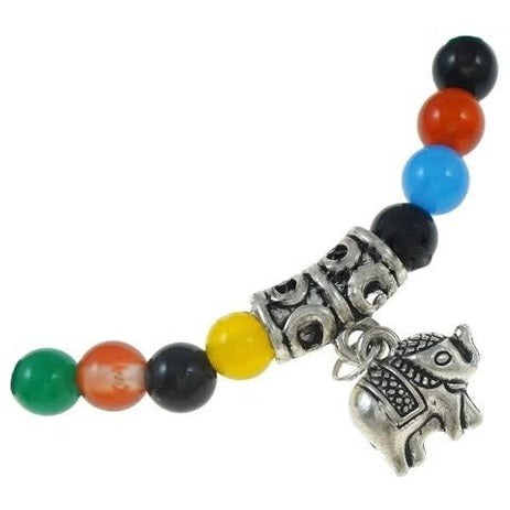 Detail van edelstenen armband met verschillende kleuren agaat en zilver antiek bedeltje met olifant, elastisch | Agate Mix Elephant