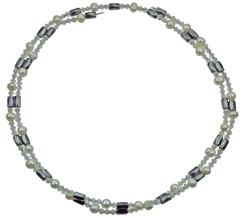 Zoetwater parelketting met witte parels, zwart magnetiet en glaskristallen liggend | Pearl Clear Crystal Magnetite Wrap