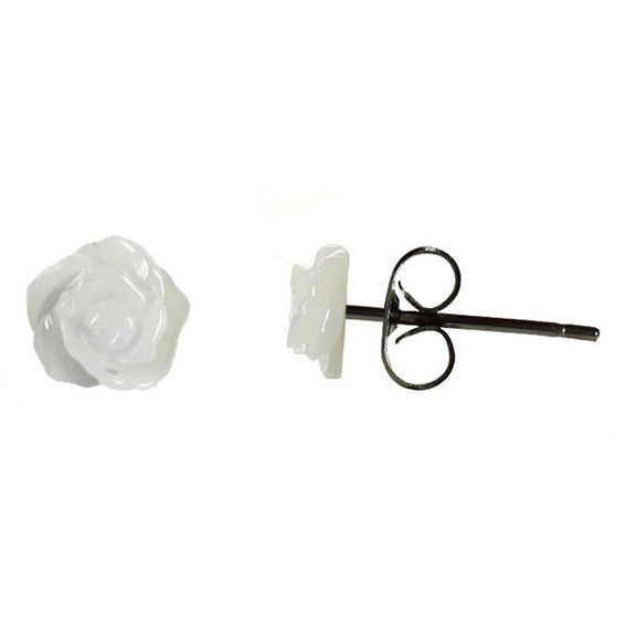 Witte parelmoeren oorknopjes in bloem vorm met edelstaal | Small Flower